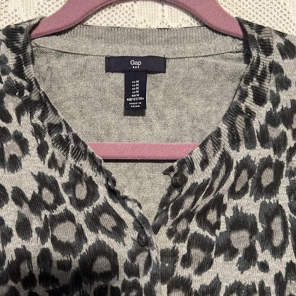 Gap Button Up Cardigan Top - Picture 2 of 4